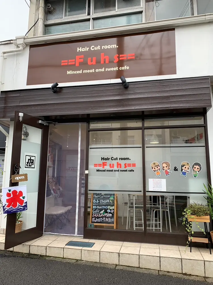 ガラス戸を開けた==Fuhs==の入口
